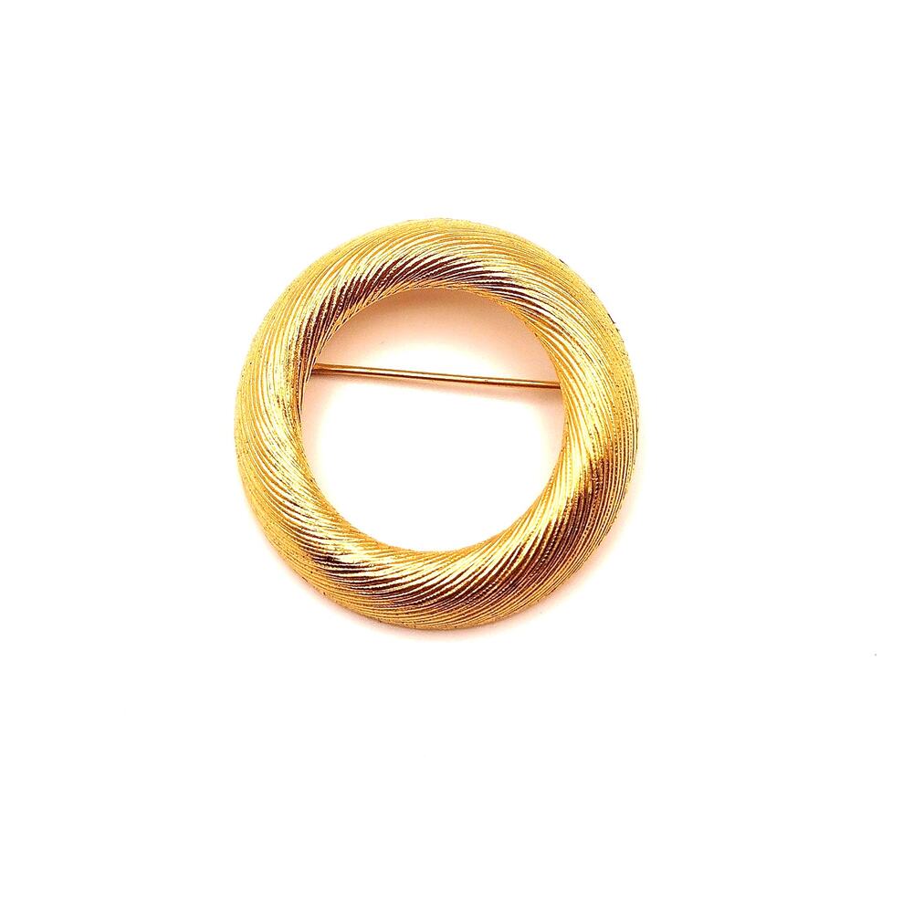 Vintage Crown Trifari Gold Tone Swirl Brooch Textured Rope Circle Design
